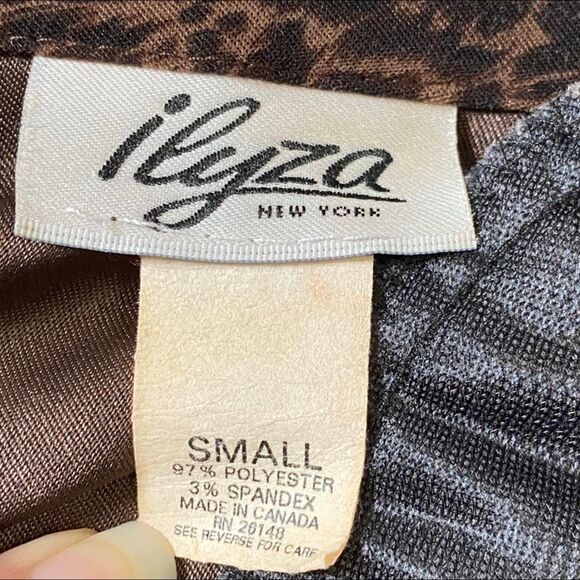 Ilyza New York Women's Brown Blouse - Picture 4 of 4